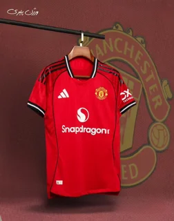 کیت اول منچستر یونایتد فصل ۲۰۲۵-۲۰۲۶[پلیری]